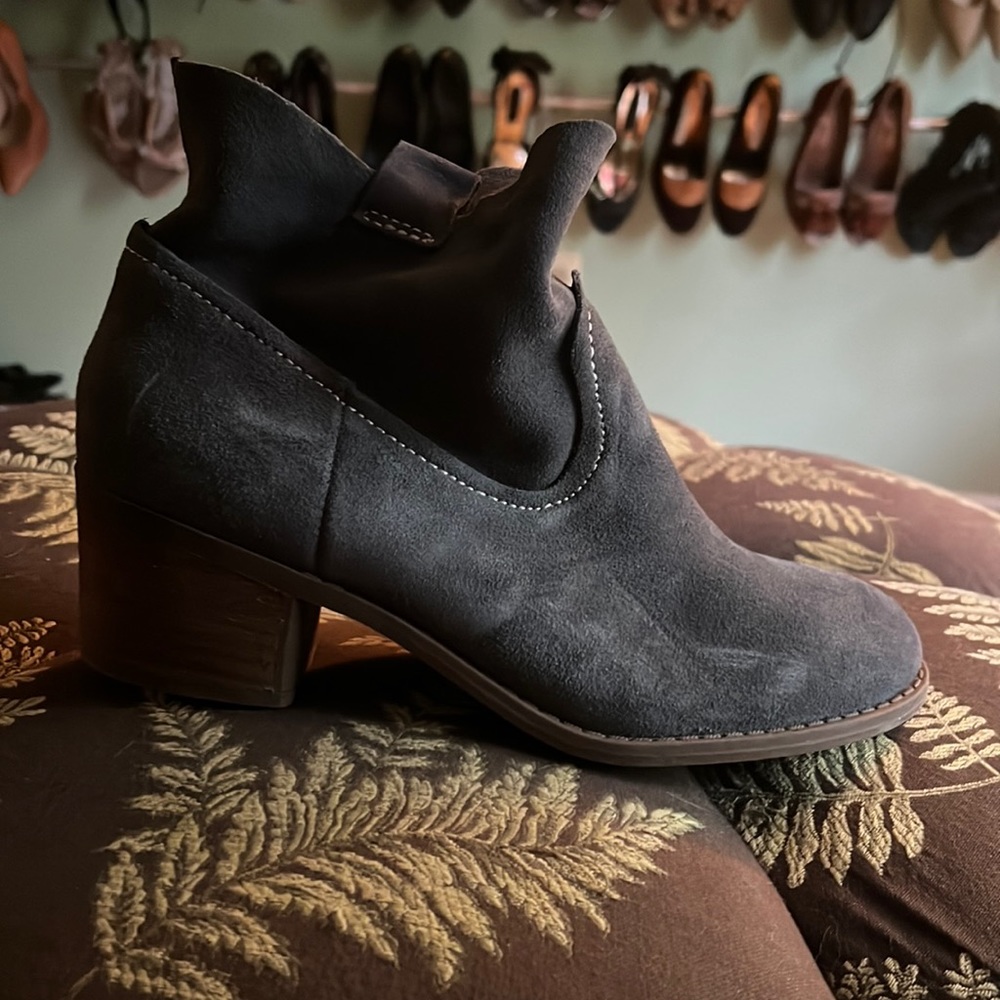 🆕 Carlos Santana Leighton suede slouchy ankle boots